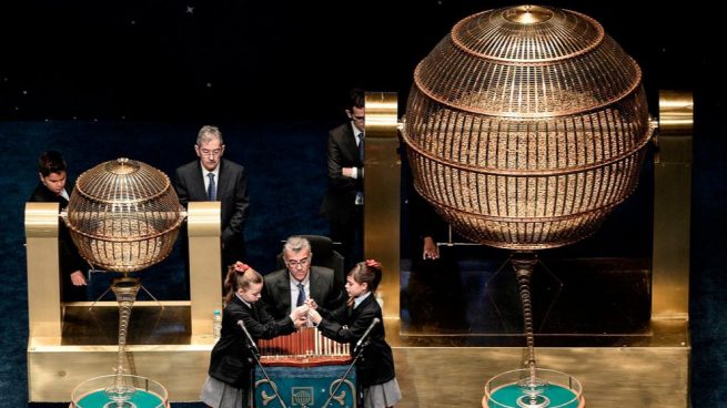 -cuanto-gano-si-me-toca-la-pedrea-en-la-loteria-de-navidad-2019-655x368